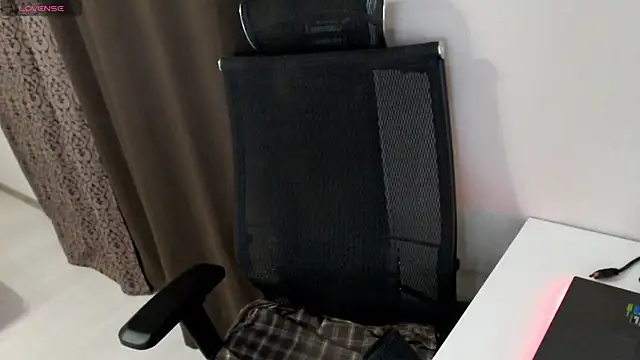 LanaDreamX online show from April 2, 4:13 pm