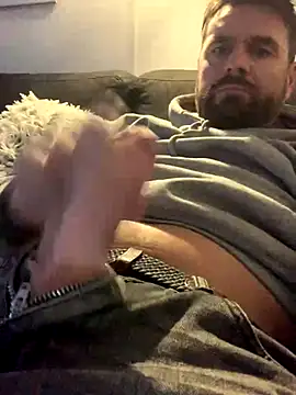 Snapshot of TB1977DK chatting on December 2, 8:05 am TB1977DK online show from December 2, 8:05 am