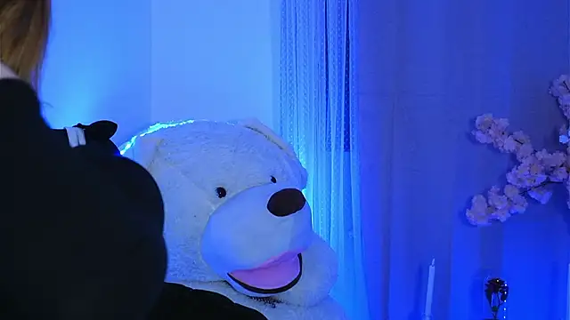 ivyleague  online show from March 20, 6:09 pm