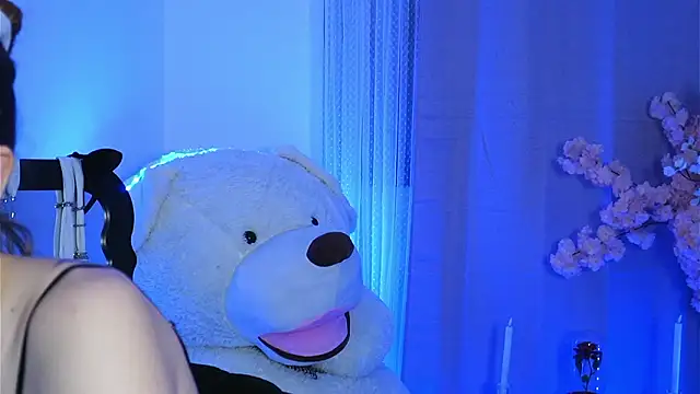 ivyleague  online show from March 16, 6:21 pm