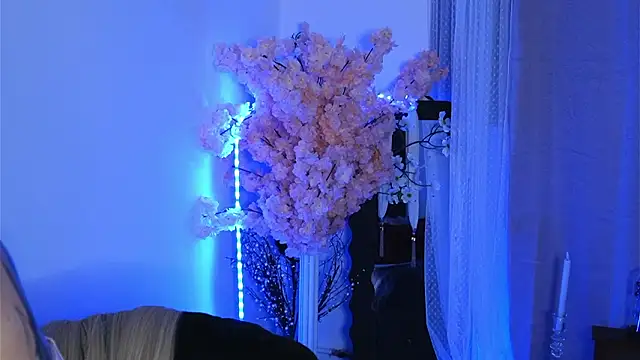 ivyleague  online show from March 29, 5:25 pm