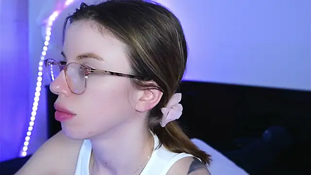 ivyleague  online show from April 15, 5:06 pm