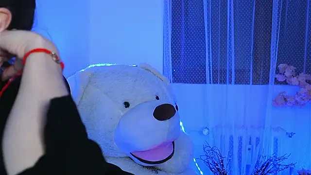 ivyleague  online show from March 7, 6:13 pm