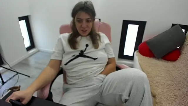 Dyana Kaylinn online show from February 23, 5:52 am