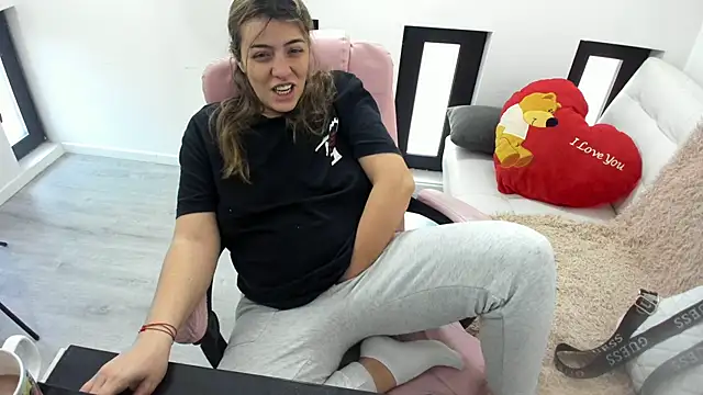 Dyana Kaylinn online show from April 10, 4:30 am