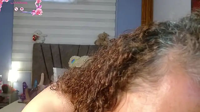 Snapshot of Nadia_84 chatting on June 27, 12:22 pm Nadia 84 online show from June 27, 12:22 pm