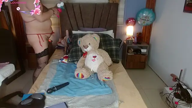 Nadia 84 online show from April 14, 7:30 pm