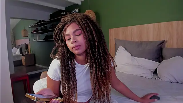 nayah   online show from November 9, 2:21 pm