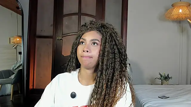 nayah   online show from February 18, 8:05 pm