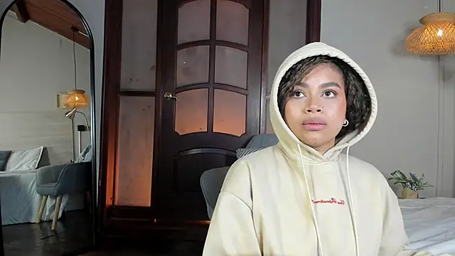 nayah   online show from February 19, 8:17 pm