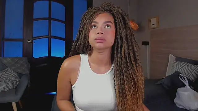 nayah   online show from November 14, 8:01 pm