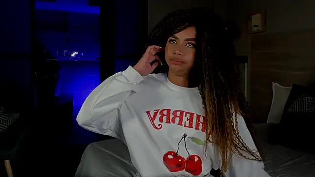 nayah   online show from November 5, 7:50 pm