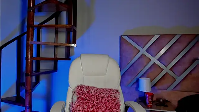 nayah   online show from November 17, 12:42 pm