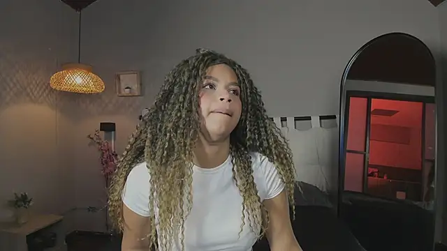 nayah   online show from March 10, 7:50 pm