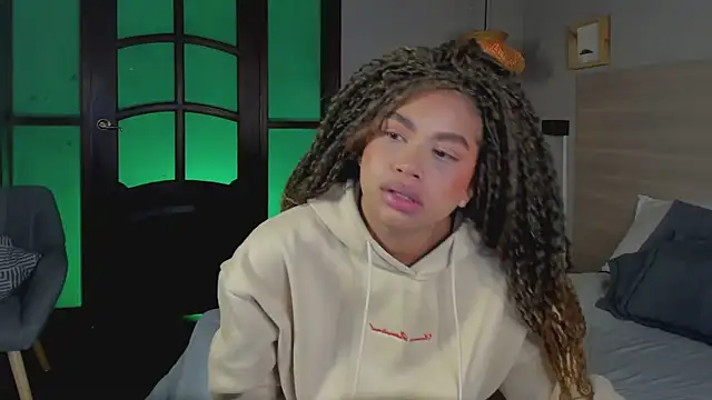 nayah   online show from November 6, 7:51 pm