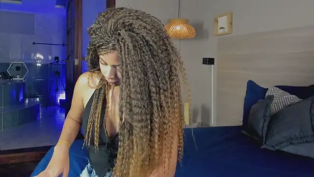 nayah   online show from October 11, 7:59 pm