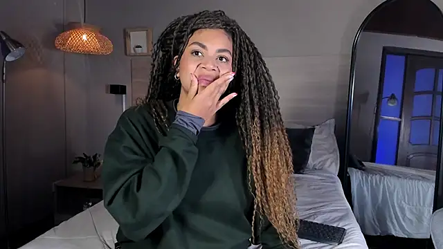 nayah   online show from March 25, 8:19 pm