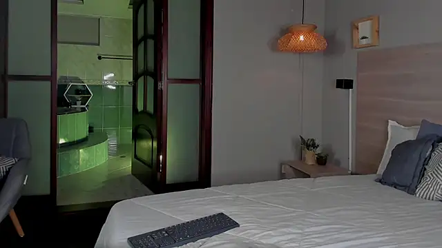 nayah   online show from November 4, 7:39 pm