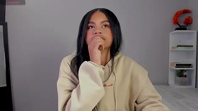 nayah   online show from November 28, 1:00 pm