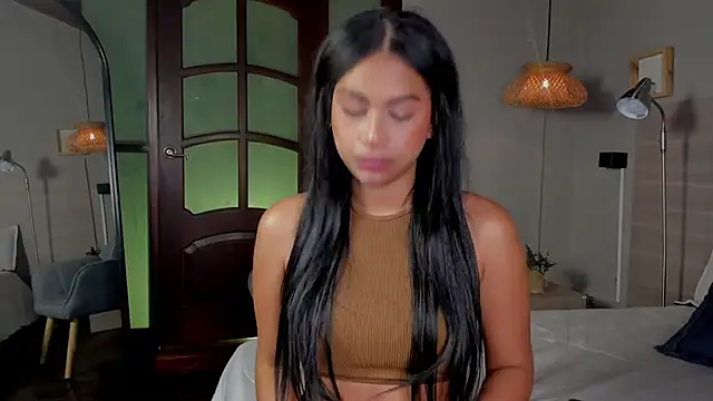 nayah   online show from December 18, 7:50 pm