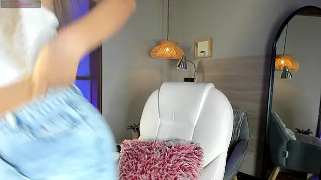 nayah   online show from March 18, 8:21 pm