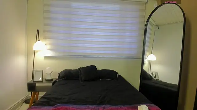 nayah   online show from April 12, 2:53 pm