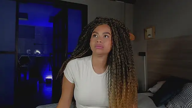 nayah   online show from October 9, 7:47 pm