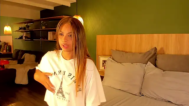 nayah   online show from May 31, 1:28 pm