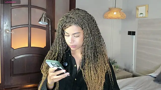 nayah   online show from May 5, 8:01 pm