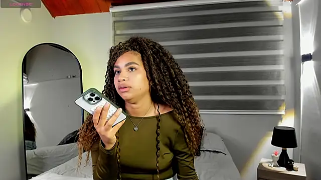 nayah   online show from February 6, 8:05 pm