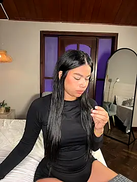 nayah   online show from December 19, 8:00 pm