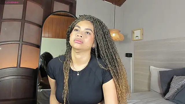 nayah   online show from April 14, 9:09 pm