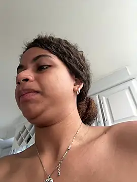 nayah   online show from February 7, 5:10 pm