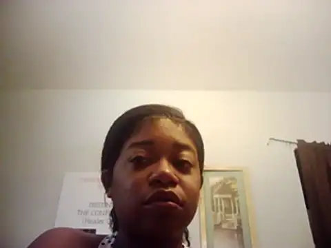Snapshot of MommyConfident chatting on August 5, 8:47 pm MommyConfident online show from August 5, 8:47 pm