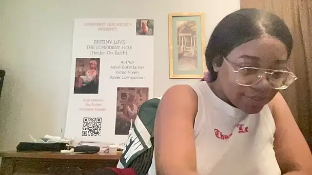 MommyConfident online show from May 10, 10:11 pm