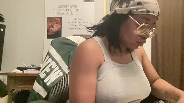 MommyConfident online show from May 27, 1:57 am