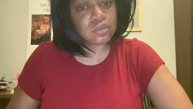 Snapshot of MommyConfident chatting on July 3, 5:03 am MommyConfident online show from July 3, 5:03 am
