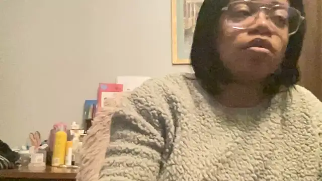 MommyConfident online show from January 5, 9:18 pm