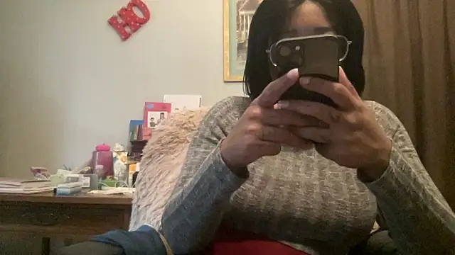 MommyConfident online show from December 22, 2:39 pm