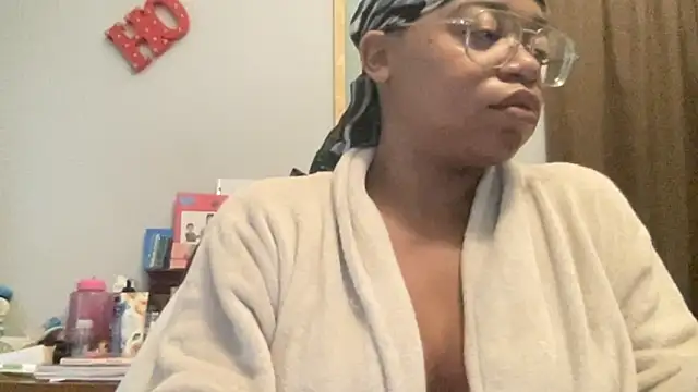 Snapshot of MommyConfident chatting on October 8, 1:45 pm MommyConfident online show from October 8, 1:45 pm