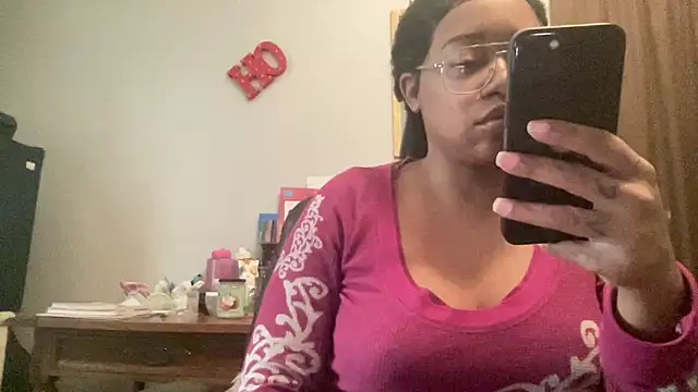 MommyConfident online show from November 29, 8:20 pm