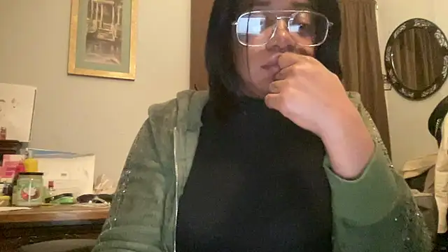 MommyConfident online show from December 16, 1:43 am