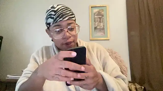 MommyConfident online show from November 18, 2:20 pm