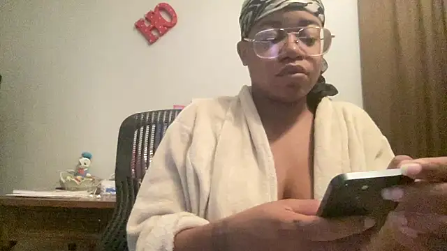 MommyConfident online show from October 30, 1:31 pm