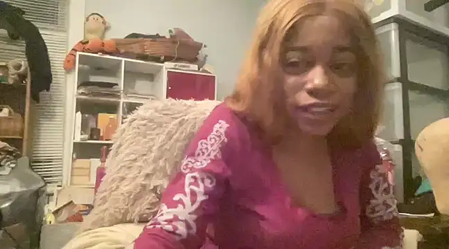 Snapshot of MommyConfident chatting on January 28, 9:51 am MommyConfident online show from January 28, 9:51 am