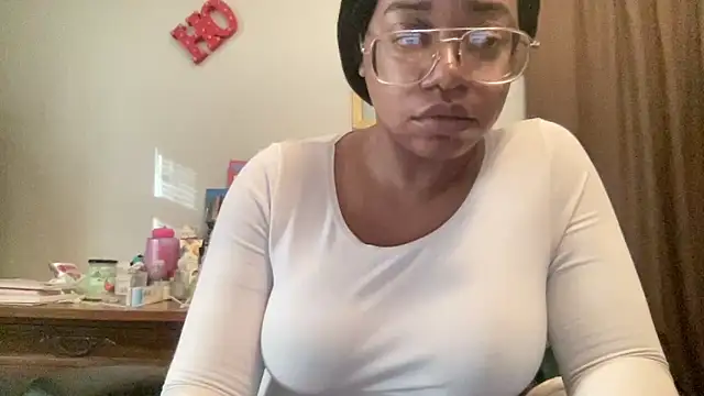 MommyConfident online show from December 4, 7:57 pm