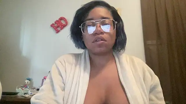 Snapshot of MommyConfident chatting on October 21, 1:10 pm MommyConfident online show from October 21, 1:10 pm