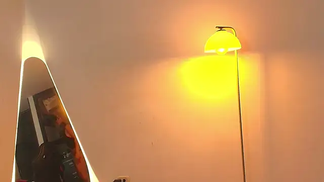 samy jonnes  online show from December 2, 11:17 pm