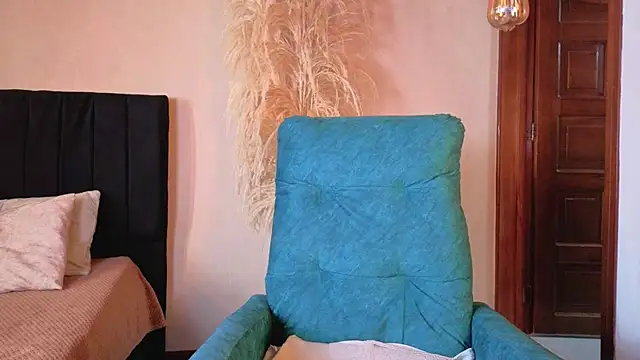 Devil Sara online show from October 23, 1:21 pm