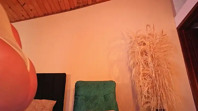 Devil Sara online show from October 25, 1:01 pm